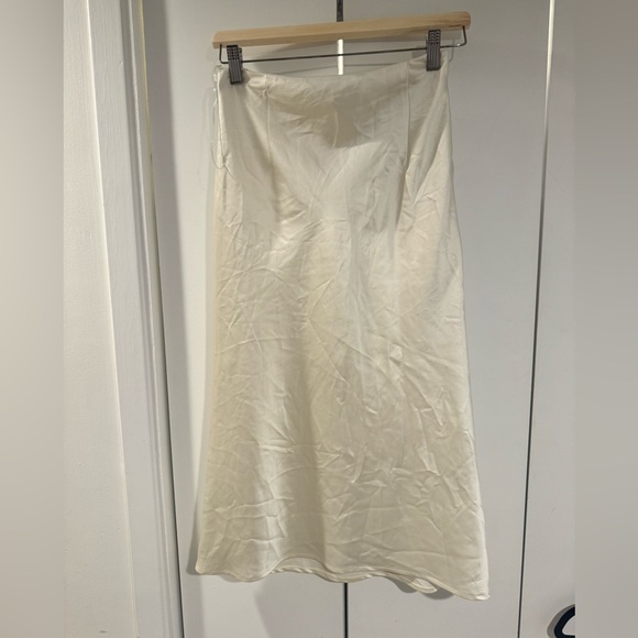 MESHKI Silk Skirt - Picture 3 of 6